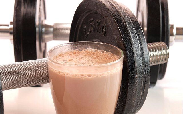 5 proteínových nápojov, ktoré by si si mal miešať vo svojom šejkri